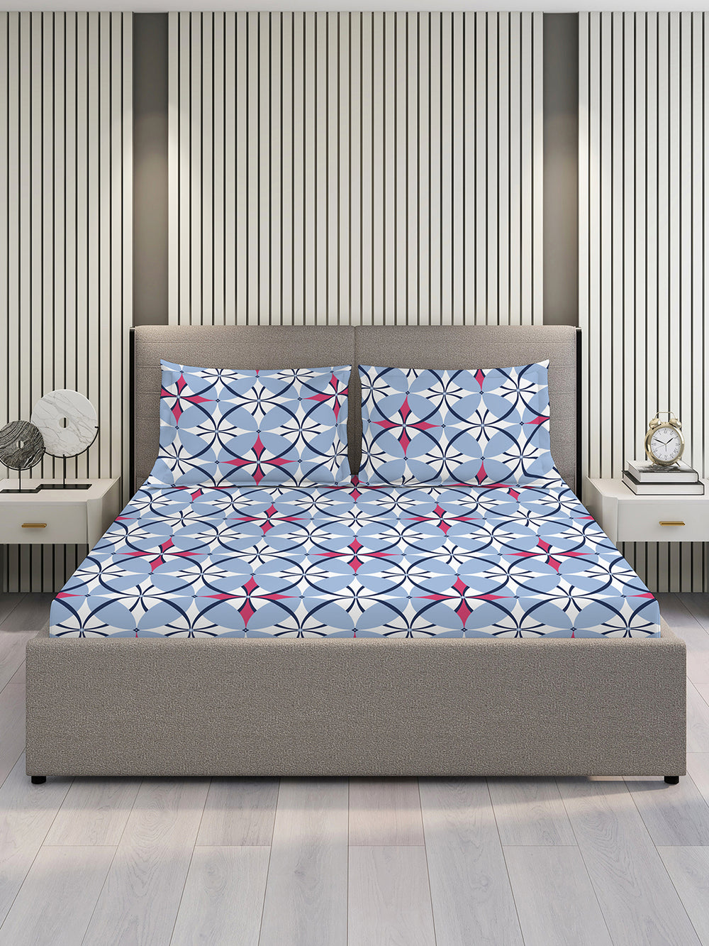 Duracount 225 CVC Blue Geometrical King Size Bedsheet with 2 Pillow Covers