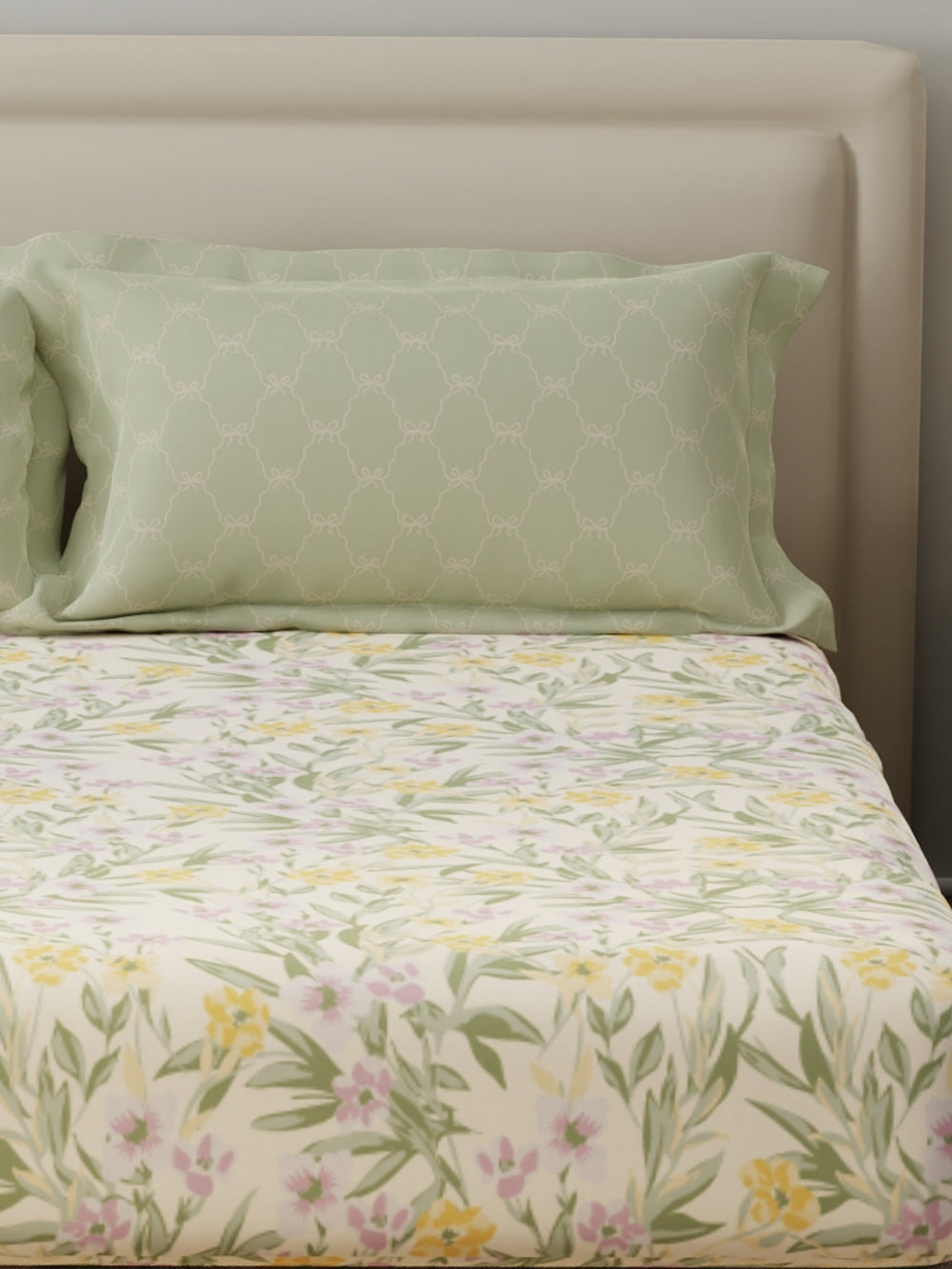 BasicX 100% Cotton 120 TC Green & White Floral King Bedsheet with 2 Pillow Covers