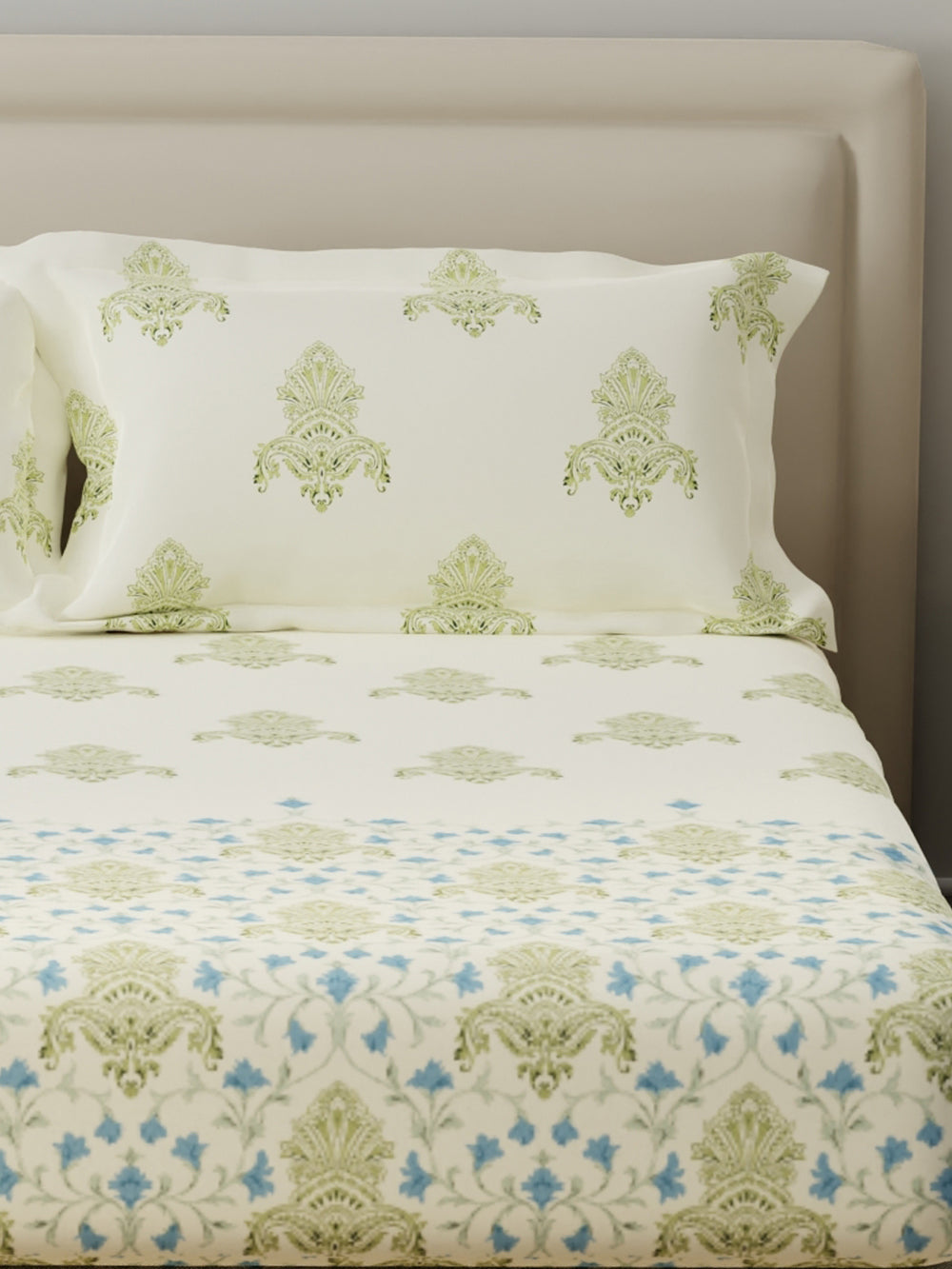 BasicX 100% Cotton 120 TC Blue & White Floral King Bedsheet with 2 Pillow Covers